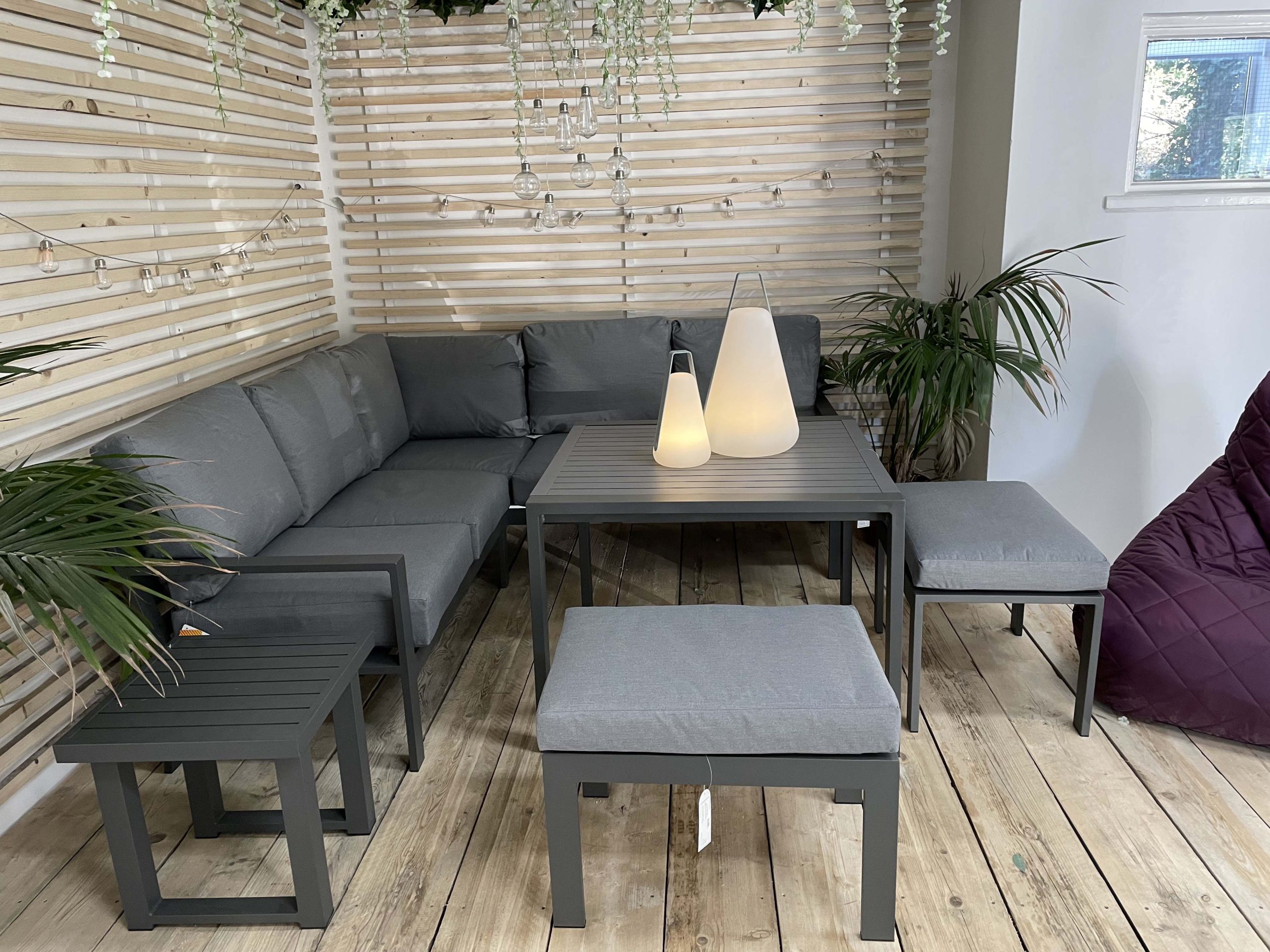Titchwell Mini Corner Garden Set adjustable table